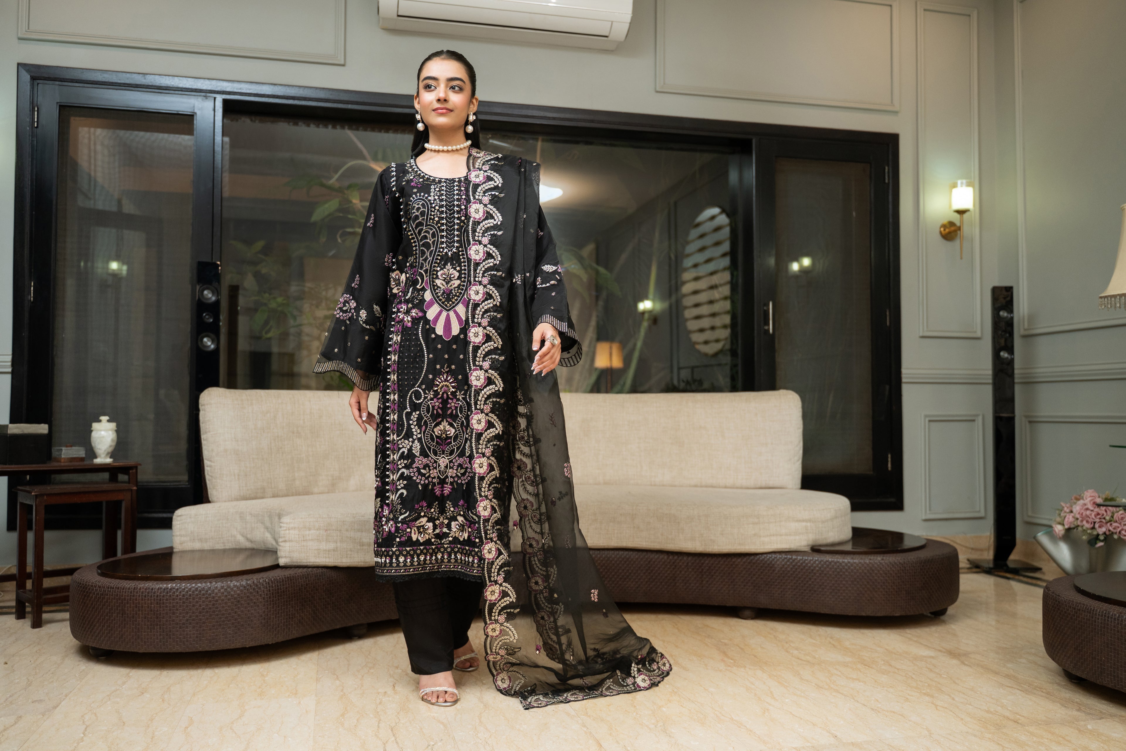 Saltanat VOL3 - BLACK